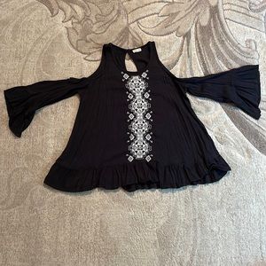 Hollister cold shoulder top (juniors)